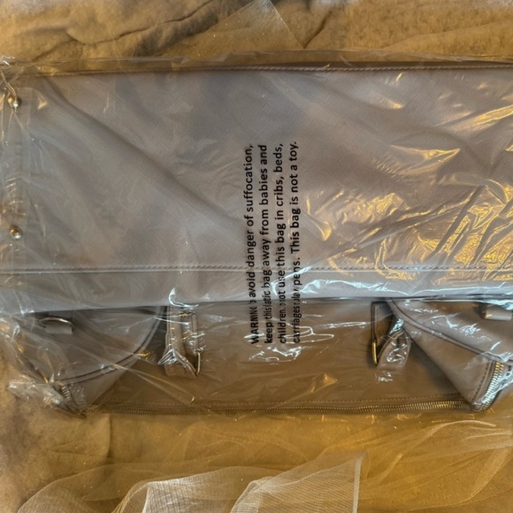 Ms Lovely WEEKENDER DUFFEL BAG WITH SATIN TIE - Picture 4 of 6